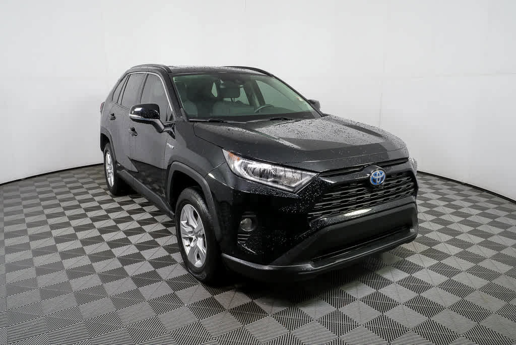 Used 2021 Toyota RAV4 XLE w/ Convenience Package image 1