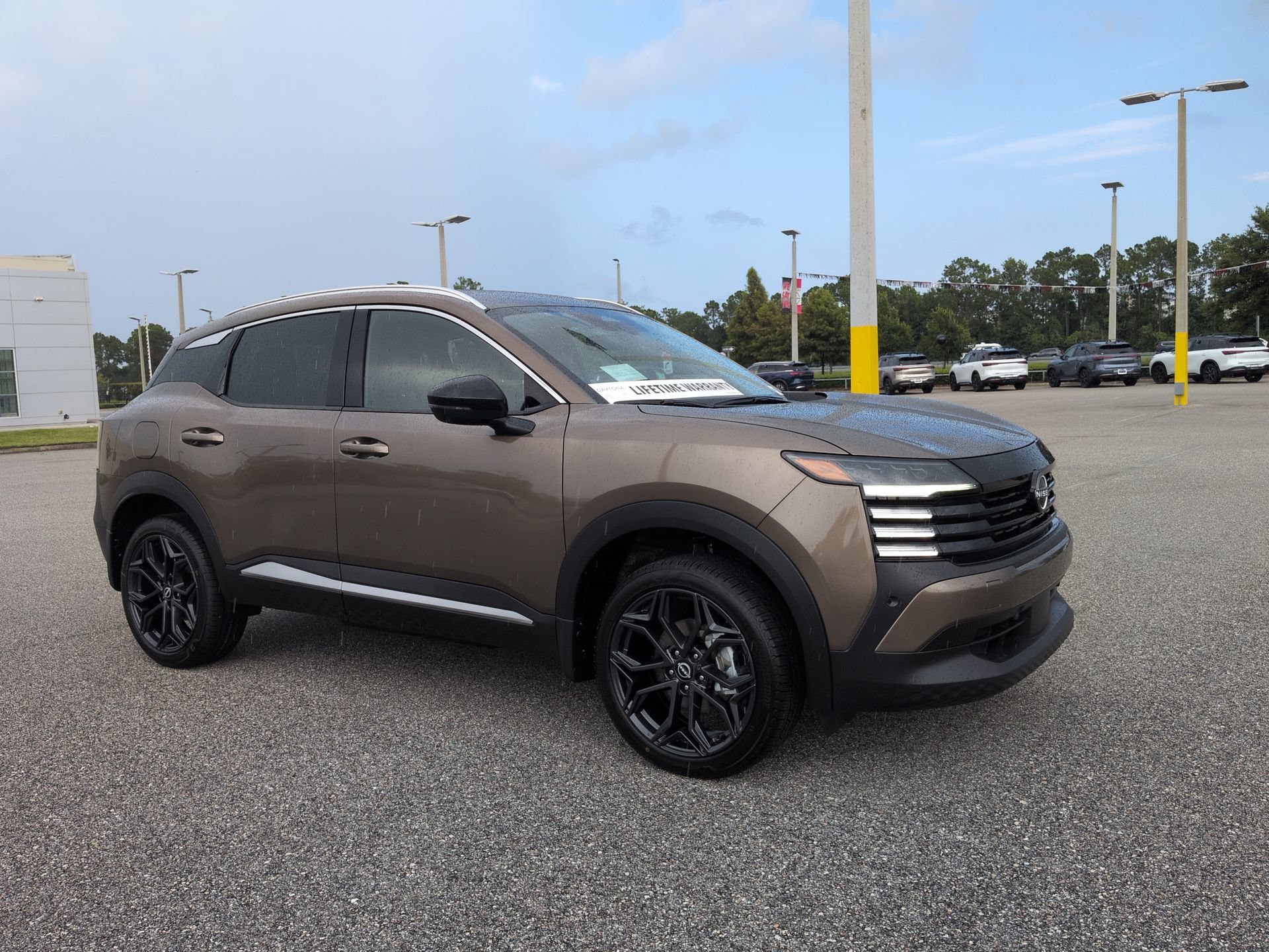 New 2026 Nissan Kicks SR FWD image 3