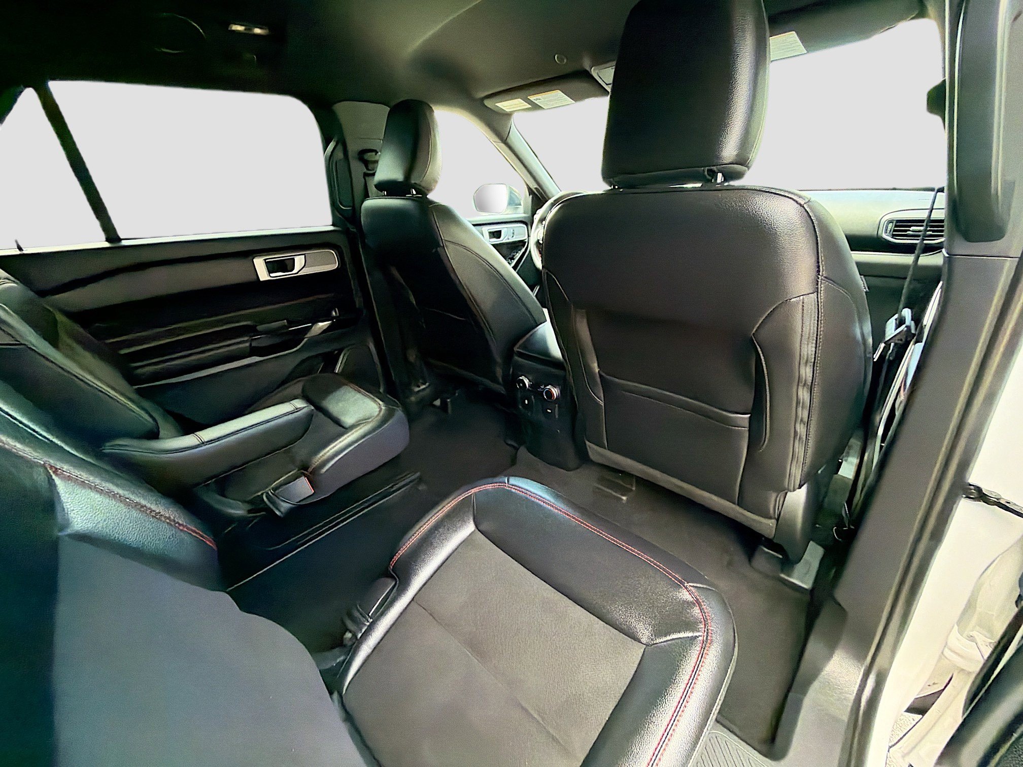 Used 2023 Ford Explorer ST-Line w/ Class IV Trailer Tow Package image 29