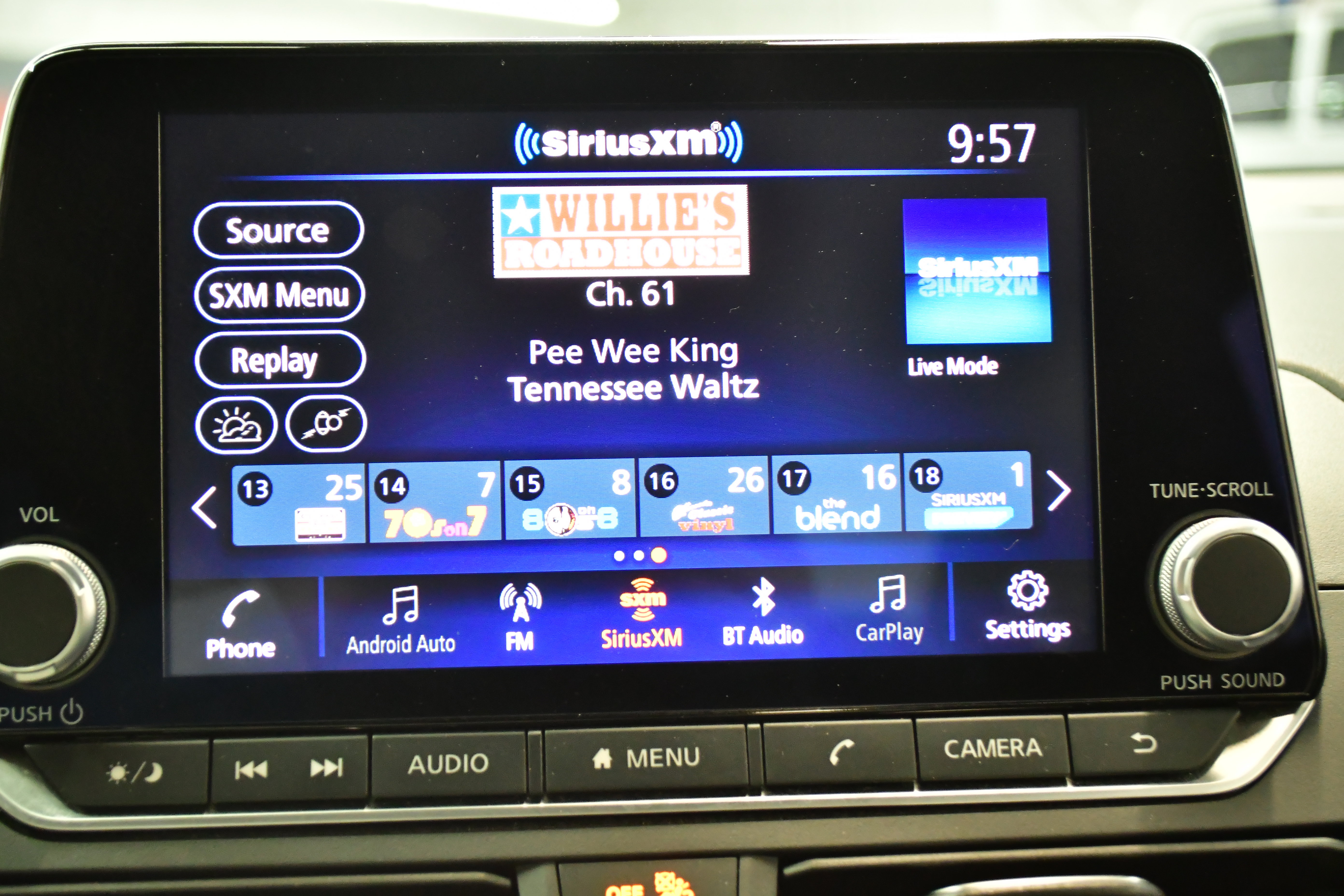 Used 2025 Nissan Altima 2.5 SV FWD image 23