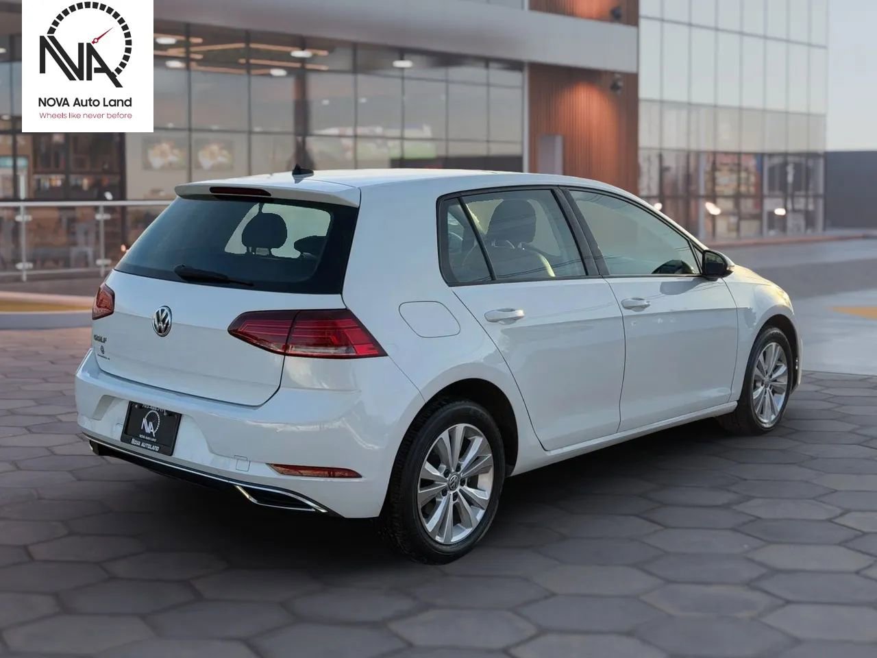 Used 2020 Volkswagen Golf 4-Door image 9