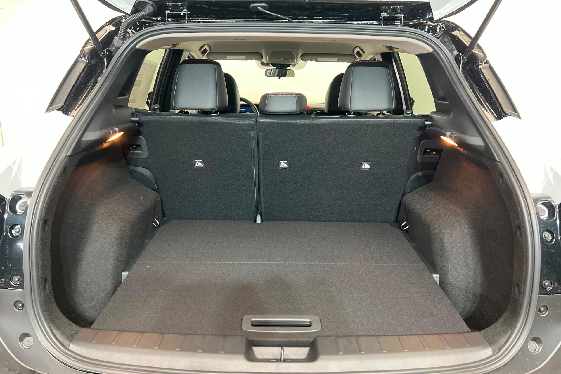 New 2026 Nissan Kicks SR w/ Cold Weather Package FWD image 22