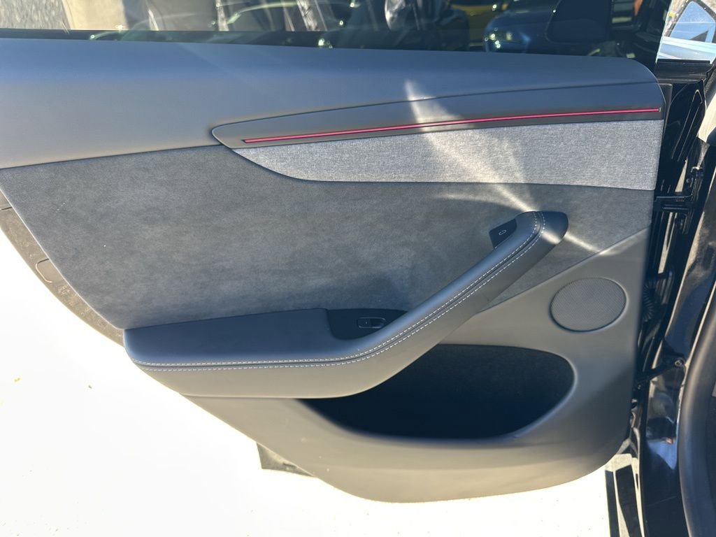 Used 2026 Tesla Model Y Long Range image 29