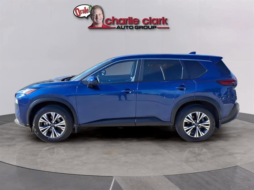 Used 2023 Nissan Rogue SV image 2