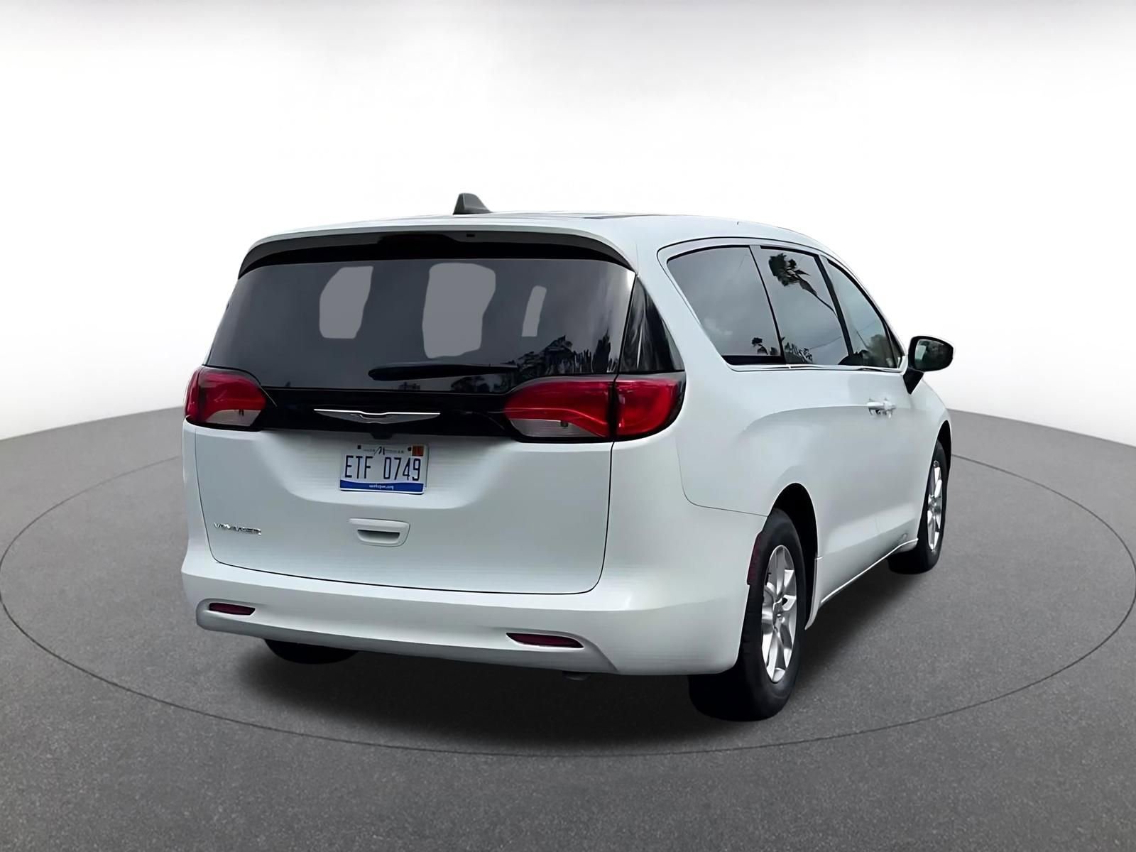 Used 2023 Chrysler Voyager LX image 15