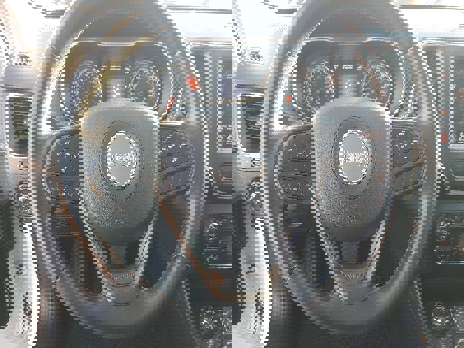 Used 2020 Jeep Cherokee Trailhawk w/ Comfort/Convenience Group image 7