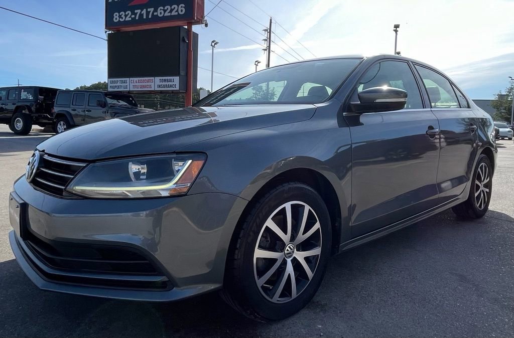 Used 2017 Volkswagen Jetta SE image 4