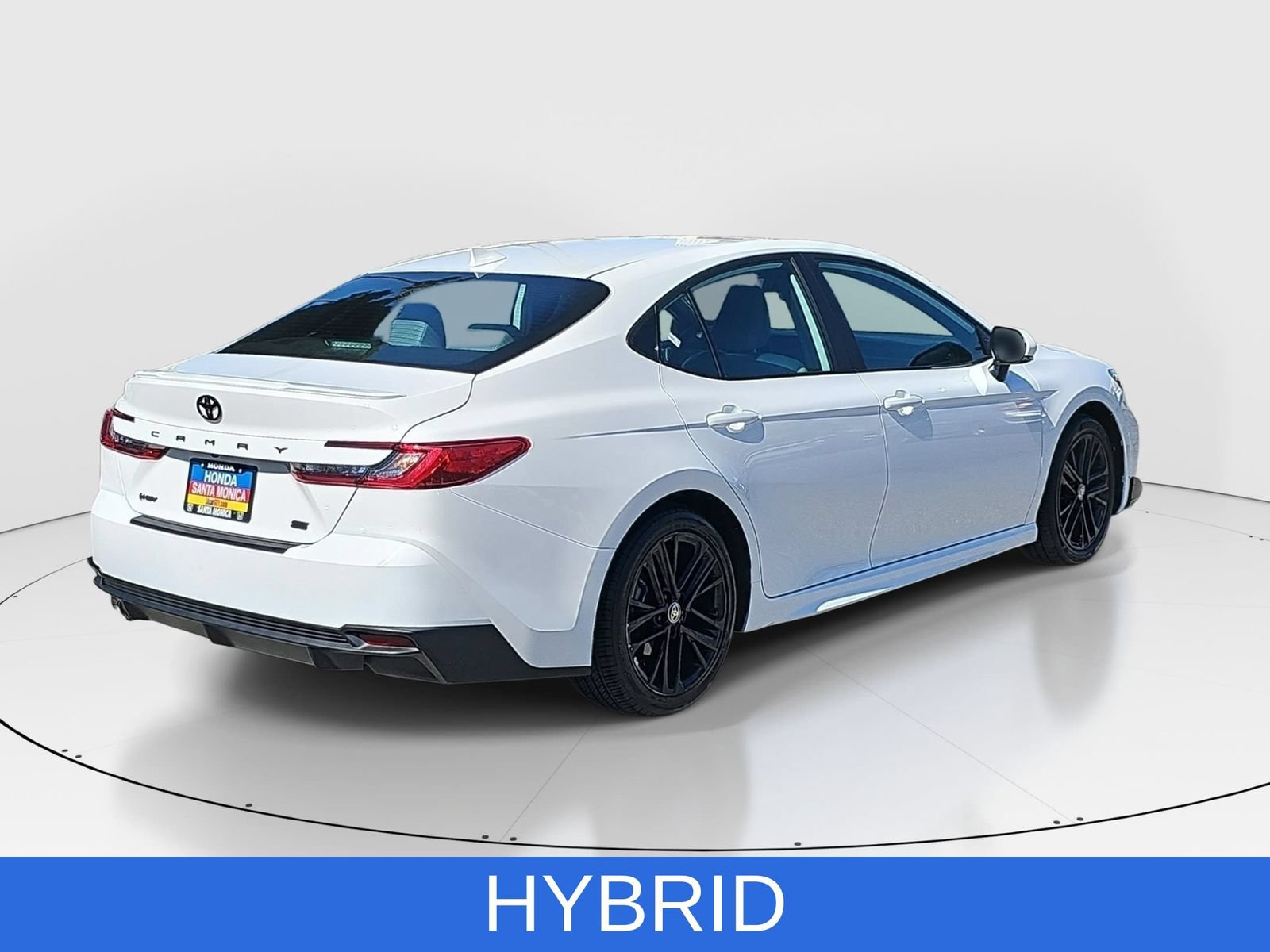 Used 2025 Toyota Camry SE FWD image 5