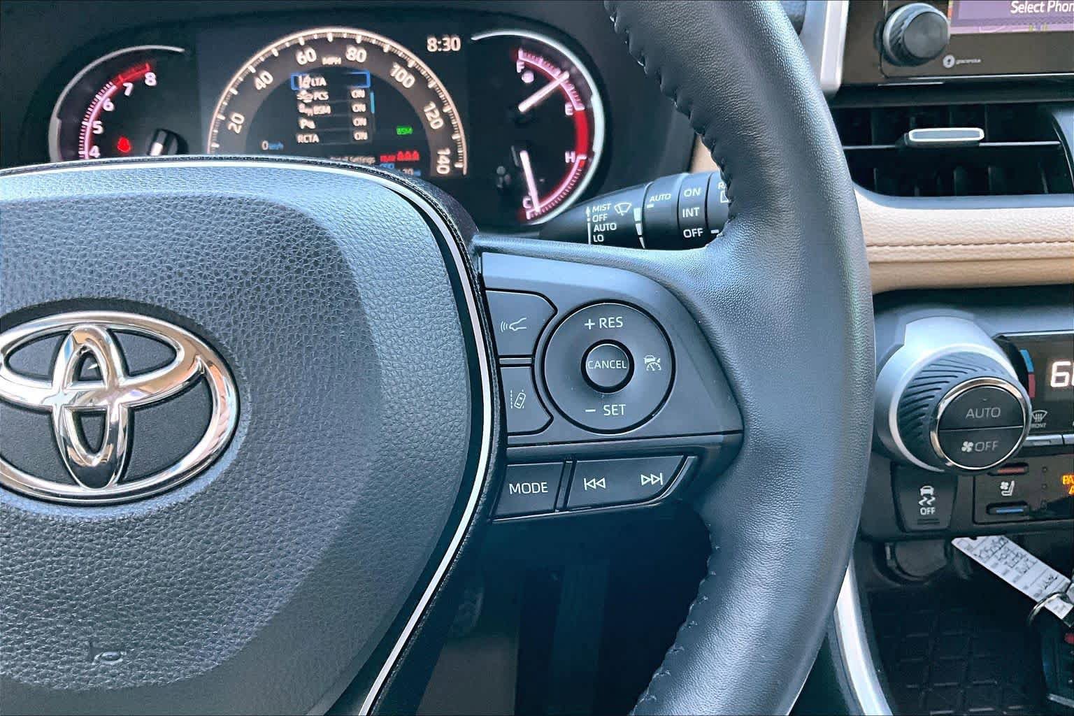 Used 2019 Toyota RAV4 Limited w/ Cold Weather Package AWD/4WD image 25