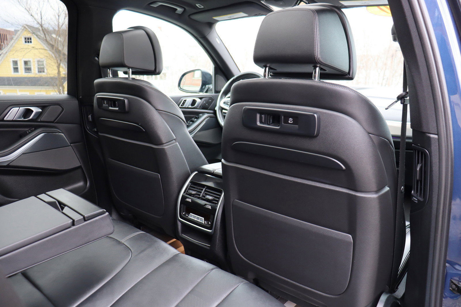 Used 2020 BMW X5 M50i w/ Premium Package image 19