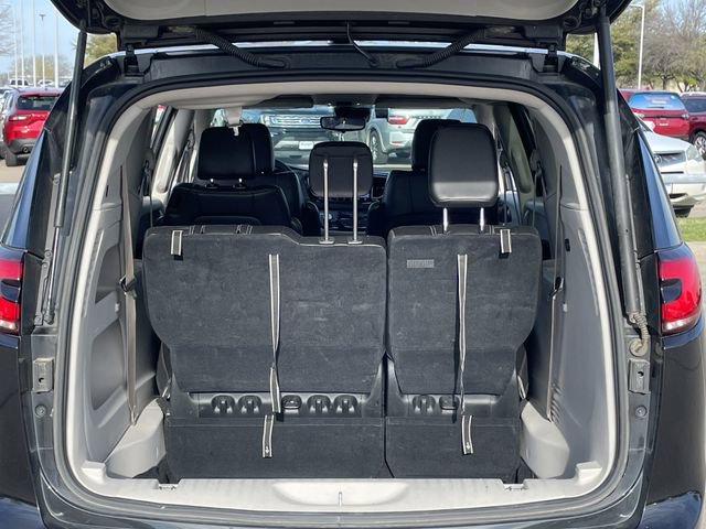 Used 2023 Chrysler Pacifica Touring-L image 28