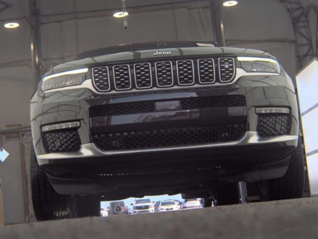 Used 2023 Jeep Grand Cherokee L Summit image 3