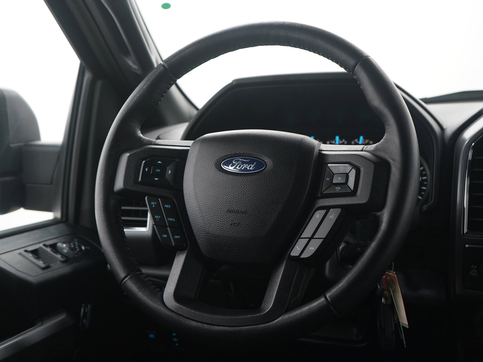 Used 2019 Ford F150 XLT w/ Equipment Group 302A Luxury AWD/4WD image 14