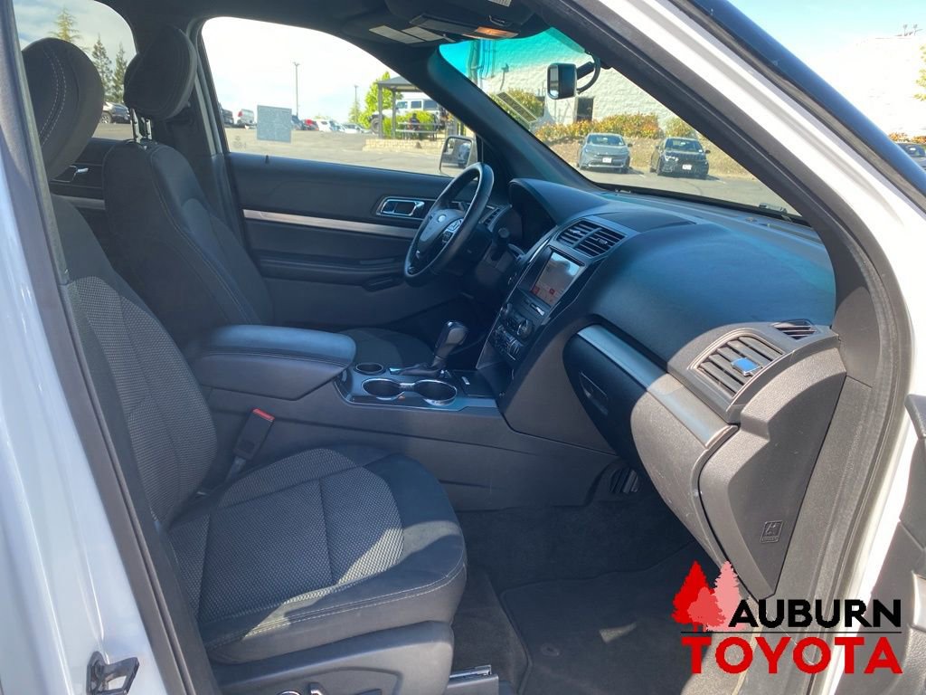 Used 2018 Ford Explorer XLT w/ Equipment Group 201A FWD image 18
