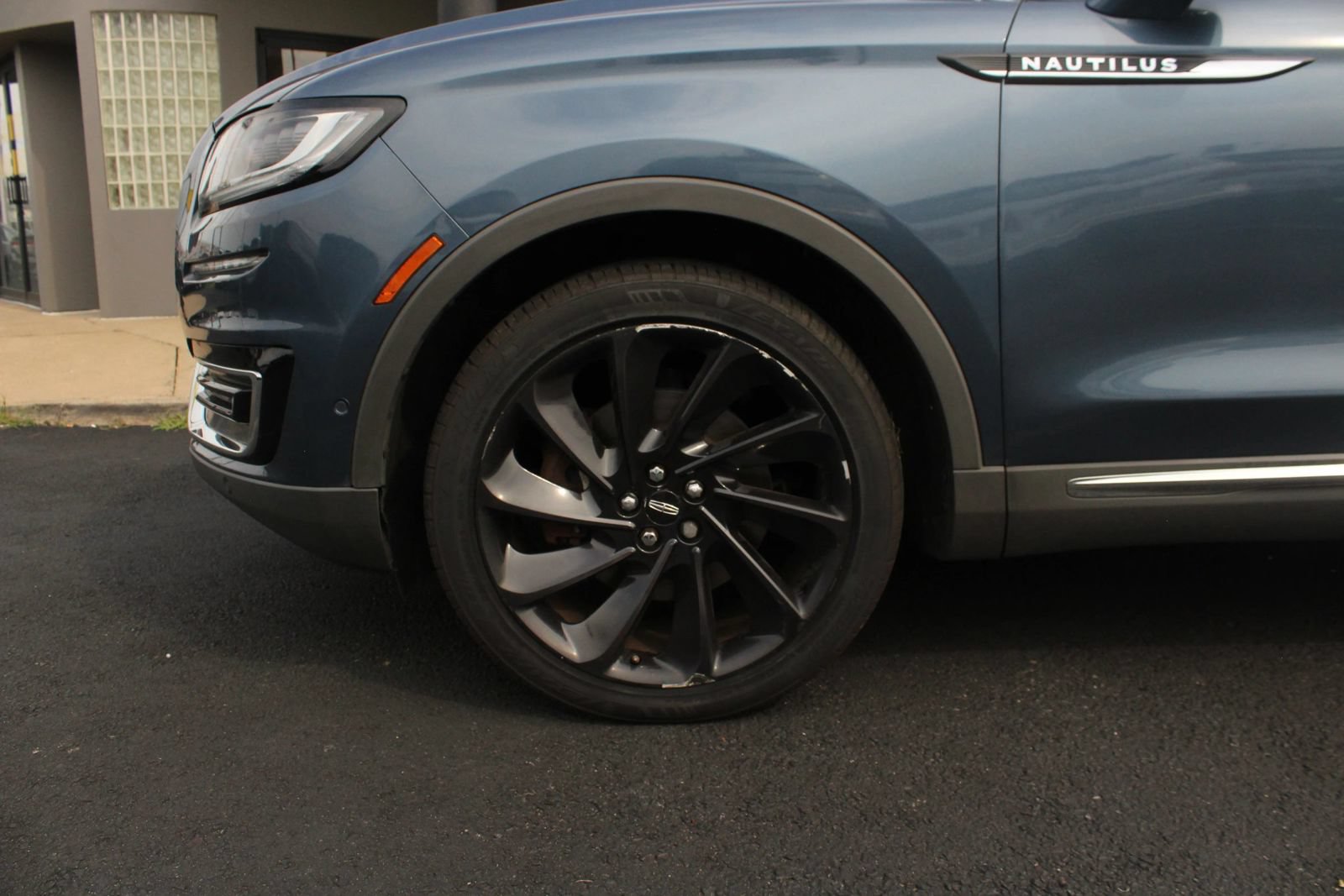 Used 2019 Lincoln Nautilus Reserve w/ Ultimate Package AWD/4WD image 3