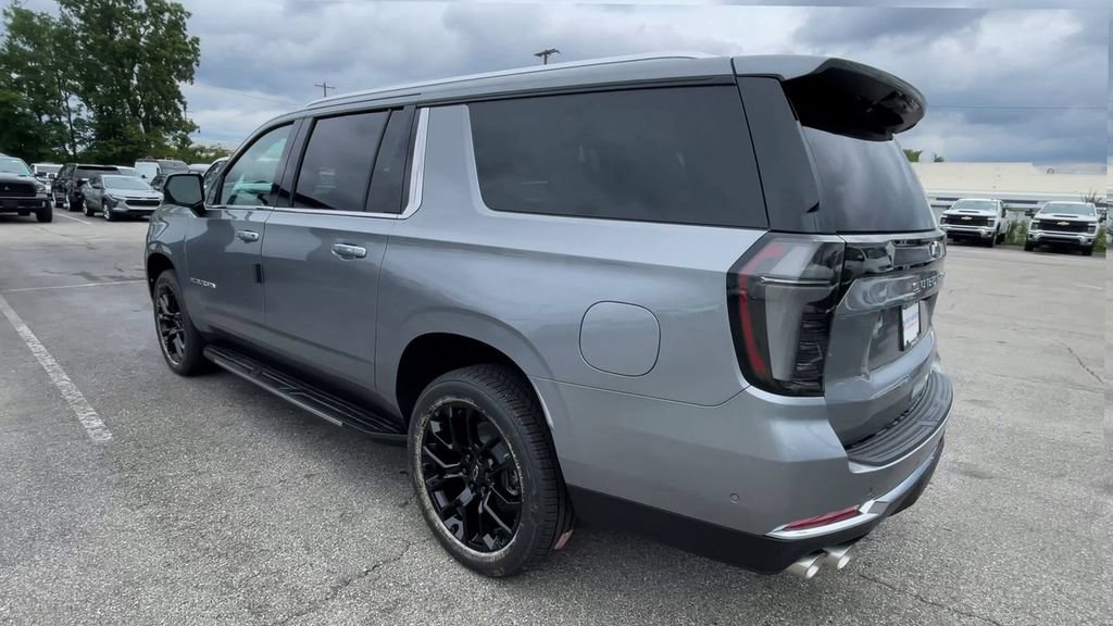 New 2026 Chevrolet Suburban Premier w/ Sun And Tow Package AWD/4WD image 8