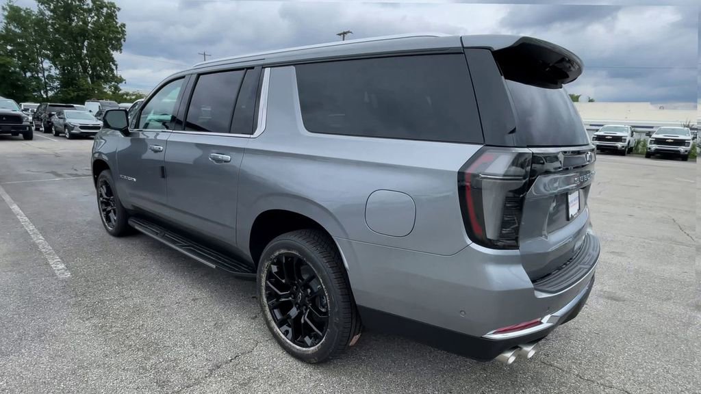 New 2026 Chevrolet Suburban Premier w/ Sun And Tow Package AWD/4WD image 8
