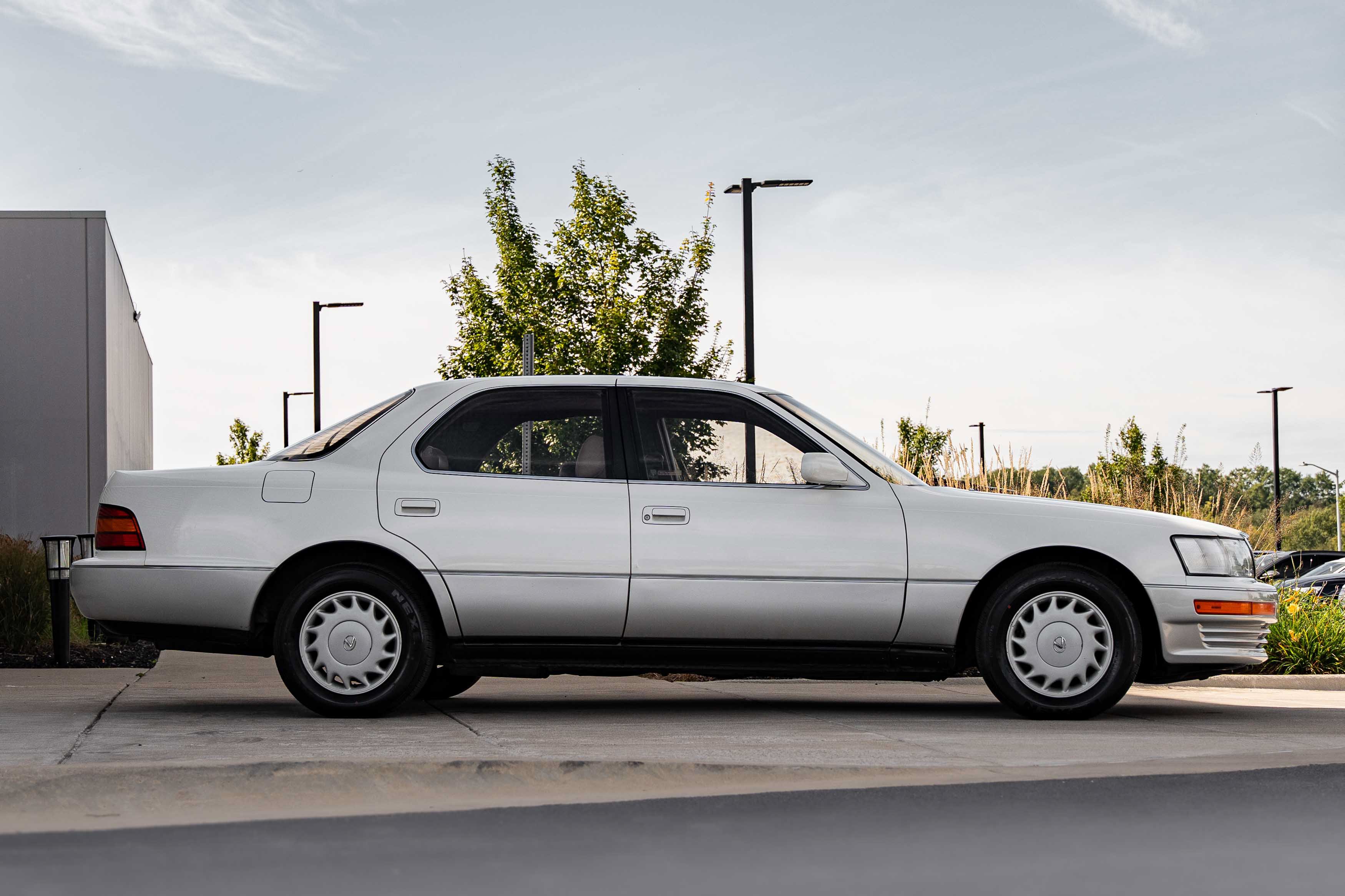 Used 1992 Lexus LS 400 RWD image 3