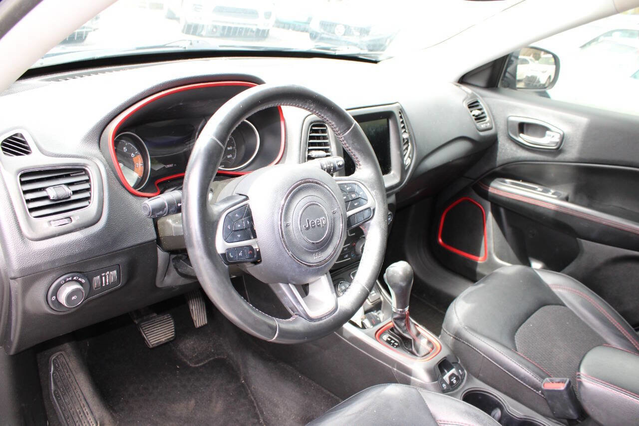 Used 2019 Jeep Compass Trailhawk AWD/4WD image 13
