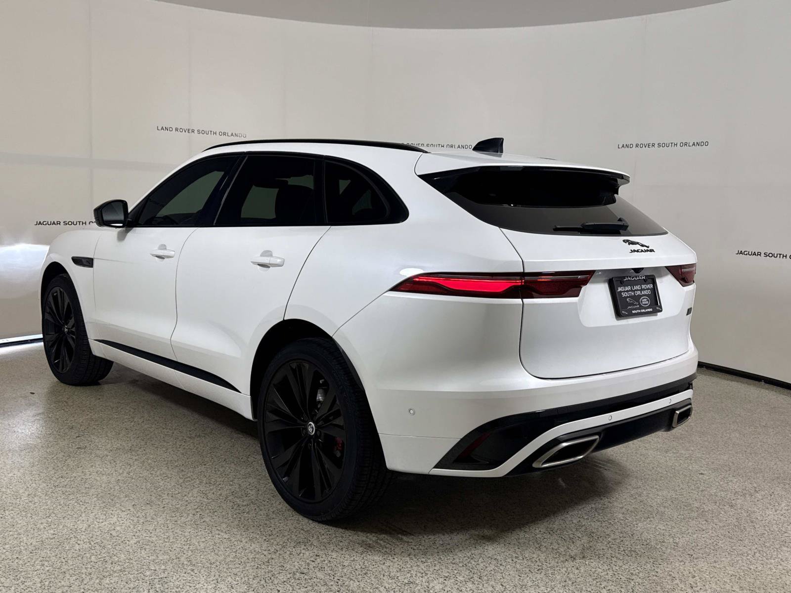 Certified 2026 Jaguar F-PACE R-Dynamic S AWD/4WD image 3