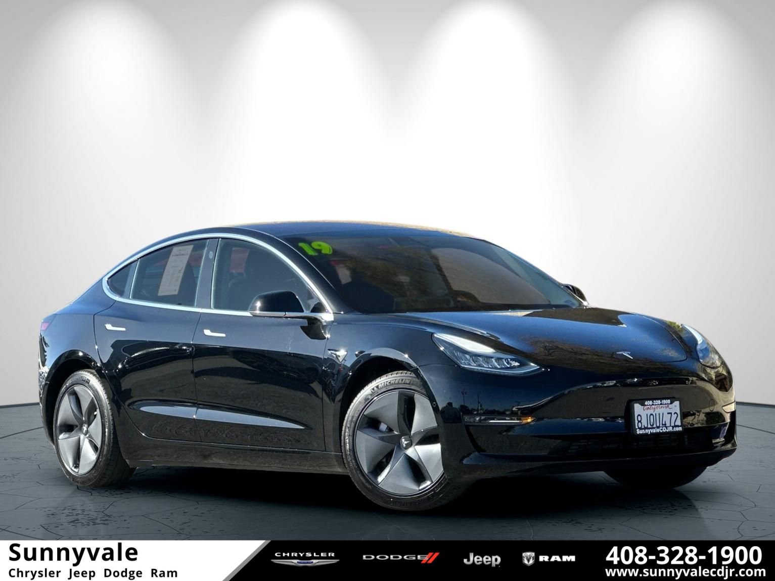 Used 2019 Tesla Model 3 Standard Range Plus image 1