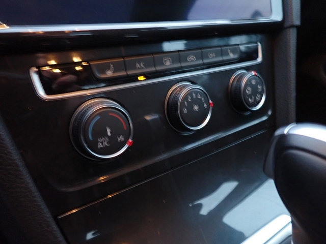 Used 2019 Volkswagen Golf SE w/ Driver Assistance Package image 30