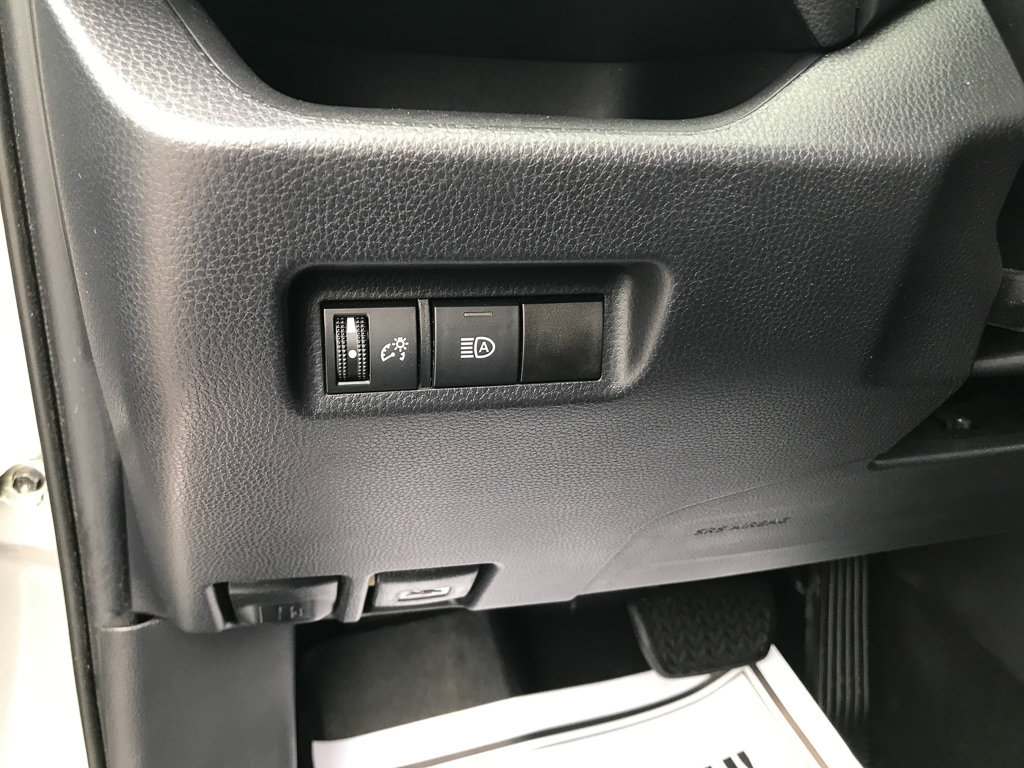Used 2021 Toyota RAV4 XLE AWD/4WD image 16