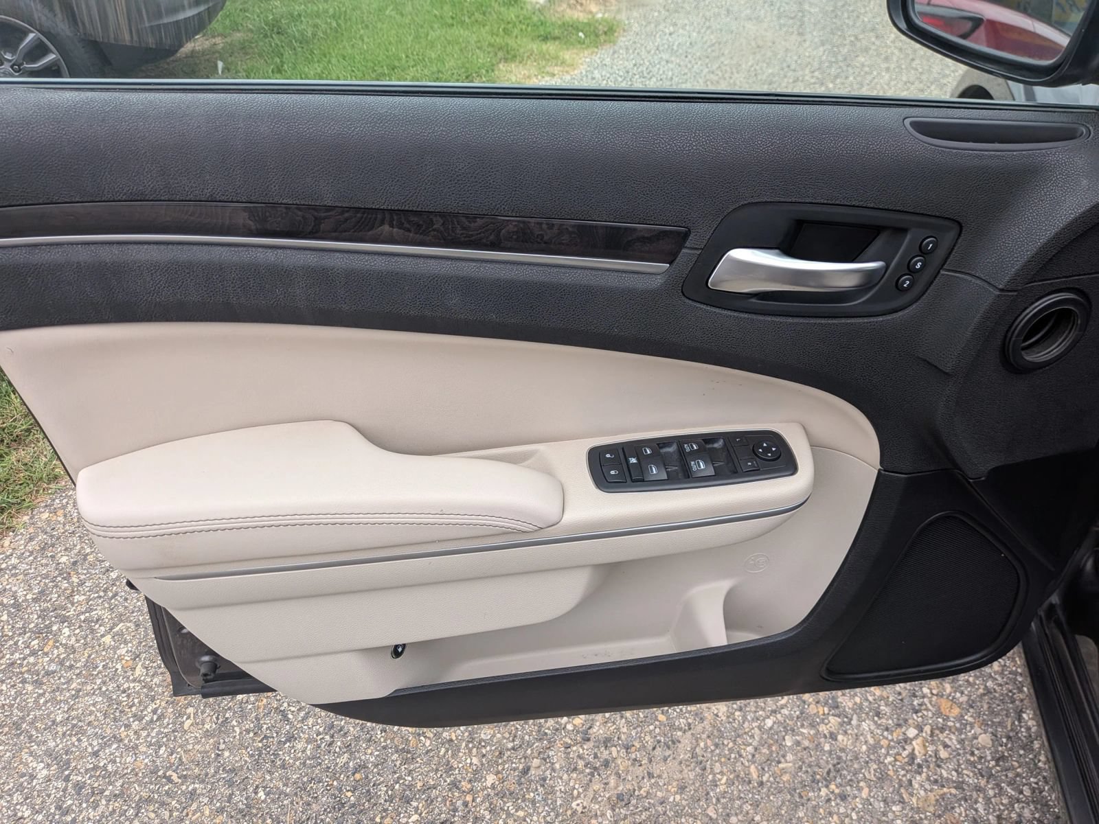 Used 2019 Chrysler 300 Limited RWD image 18