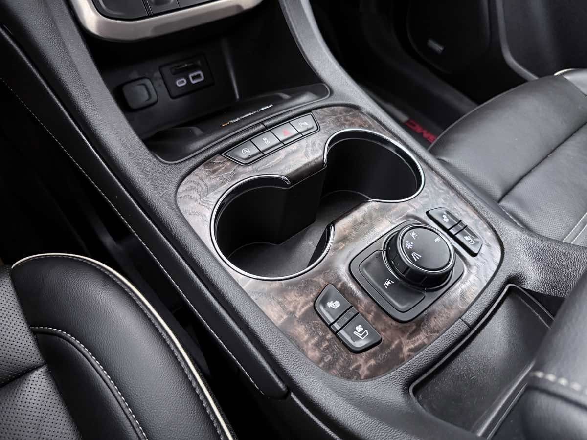Used 2022 GMC Acadia Denali w/ Denali Ultimate Package FWD image 56