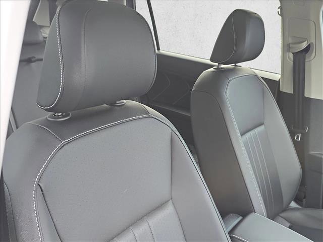 Used 2024 Volkswagen Tiguan SE w/ Panoramic Sunroof Package image 22
