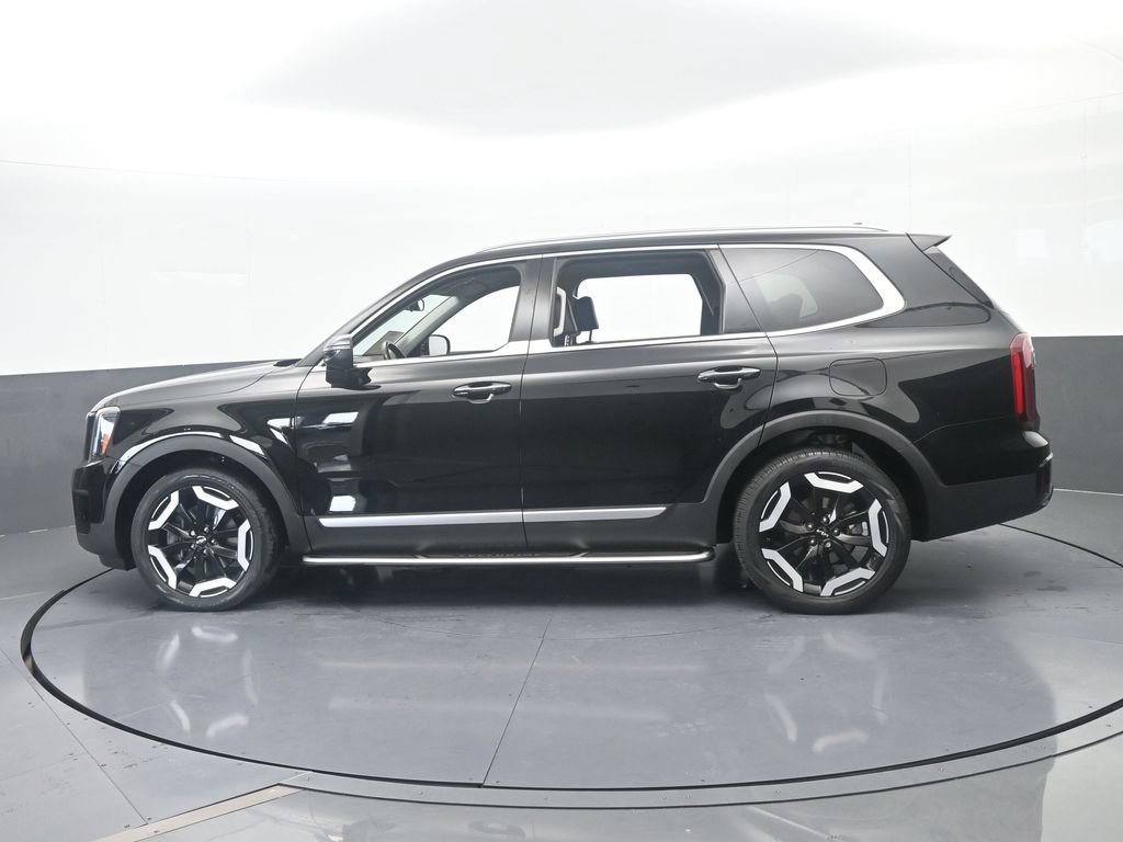 Used 2023 Kia Telluride S AWD/4WD image 3