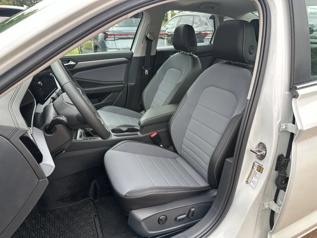 New 2026 Volkswagen Jetta SE FWD image 19