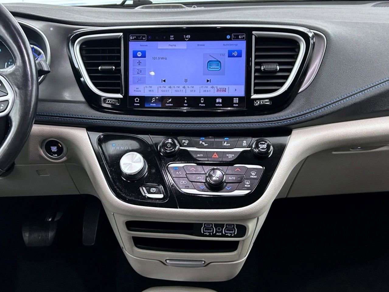 Used 2021 Chrysler Pacifica Touring-L FWD image 12