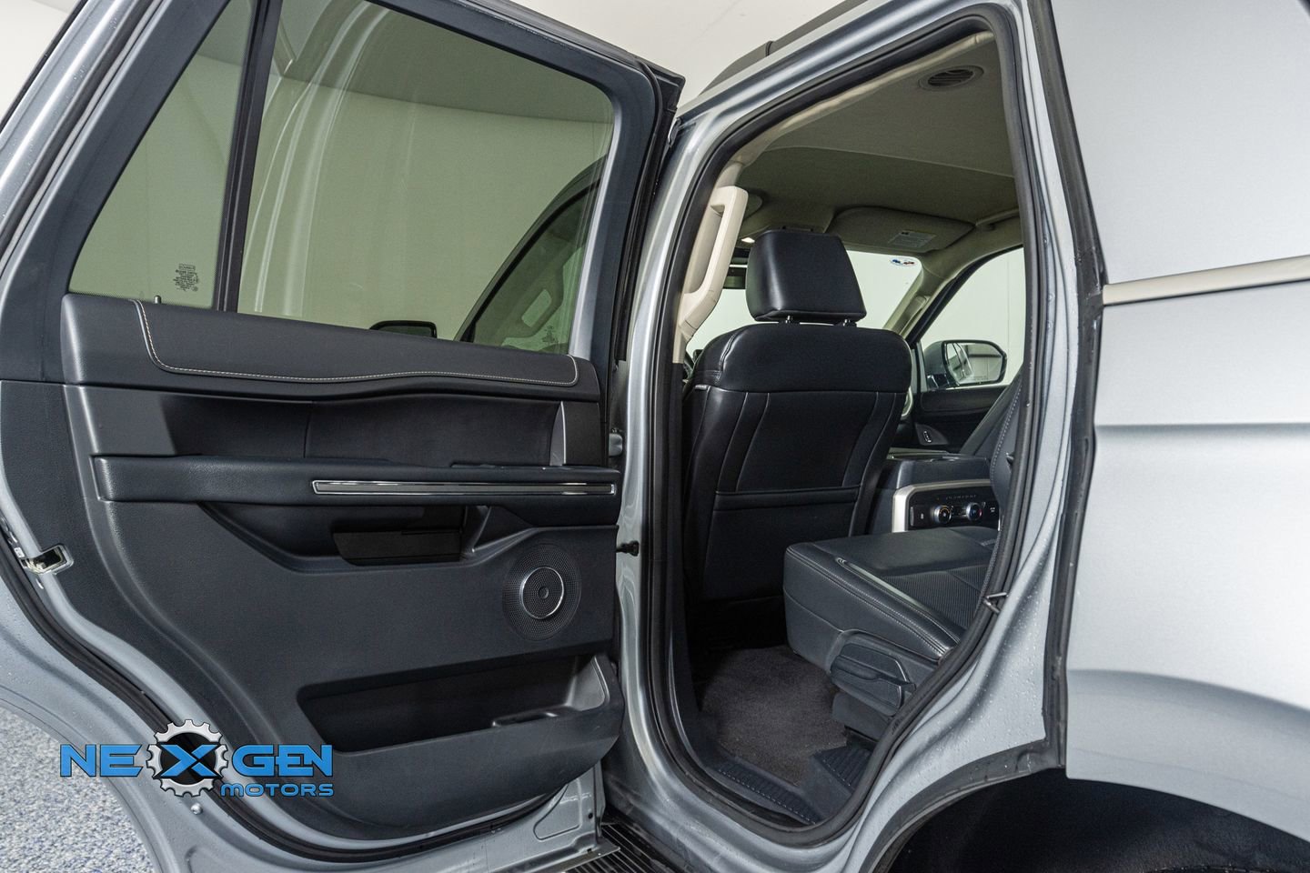 Used 2024 Ford Expedition XLT image 23