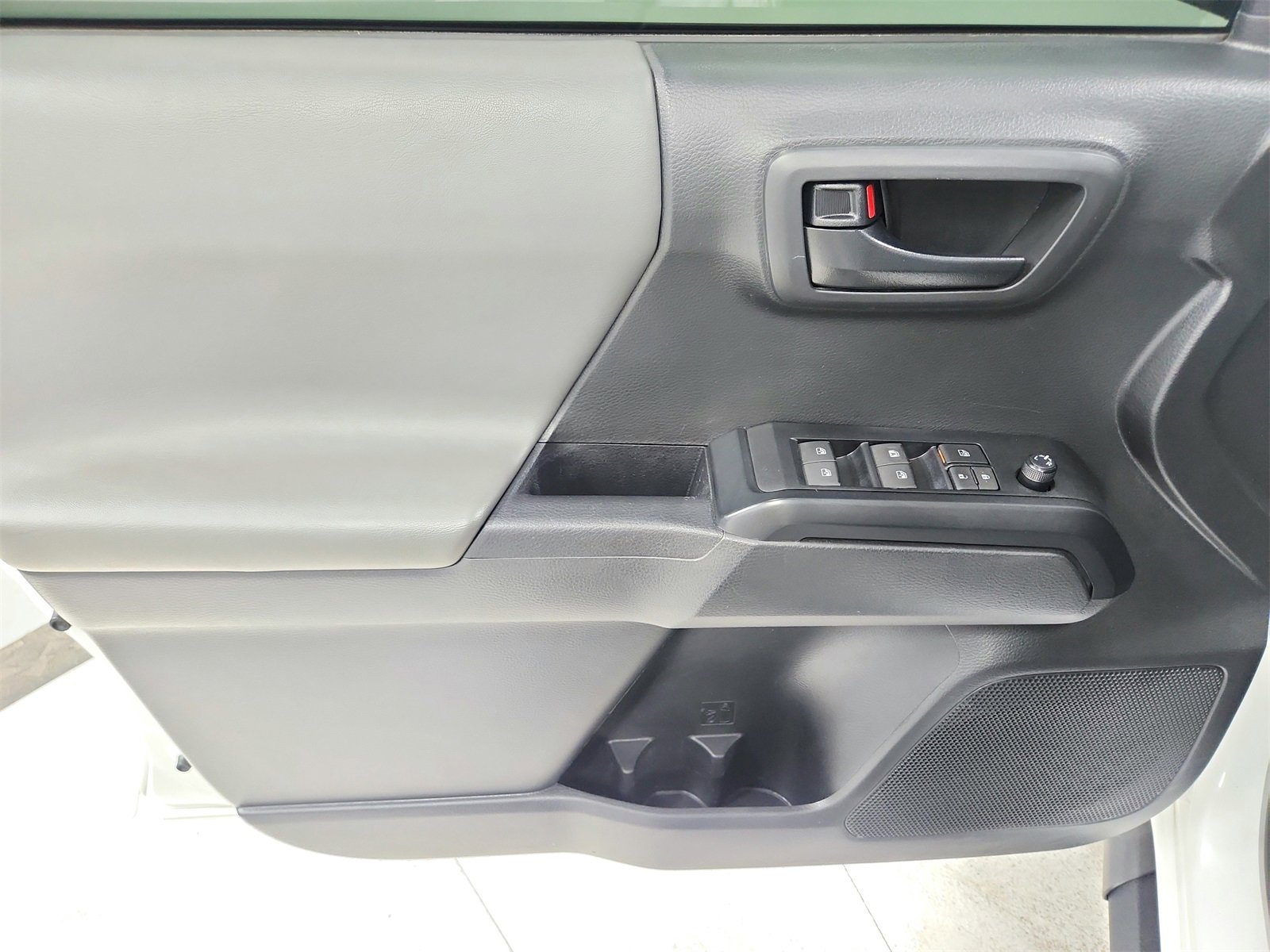 Used 2023 Toyota Tacoma SR image 31