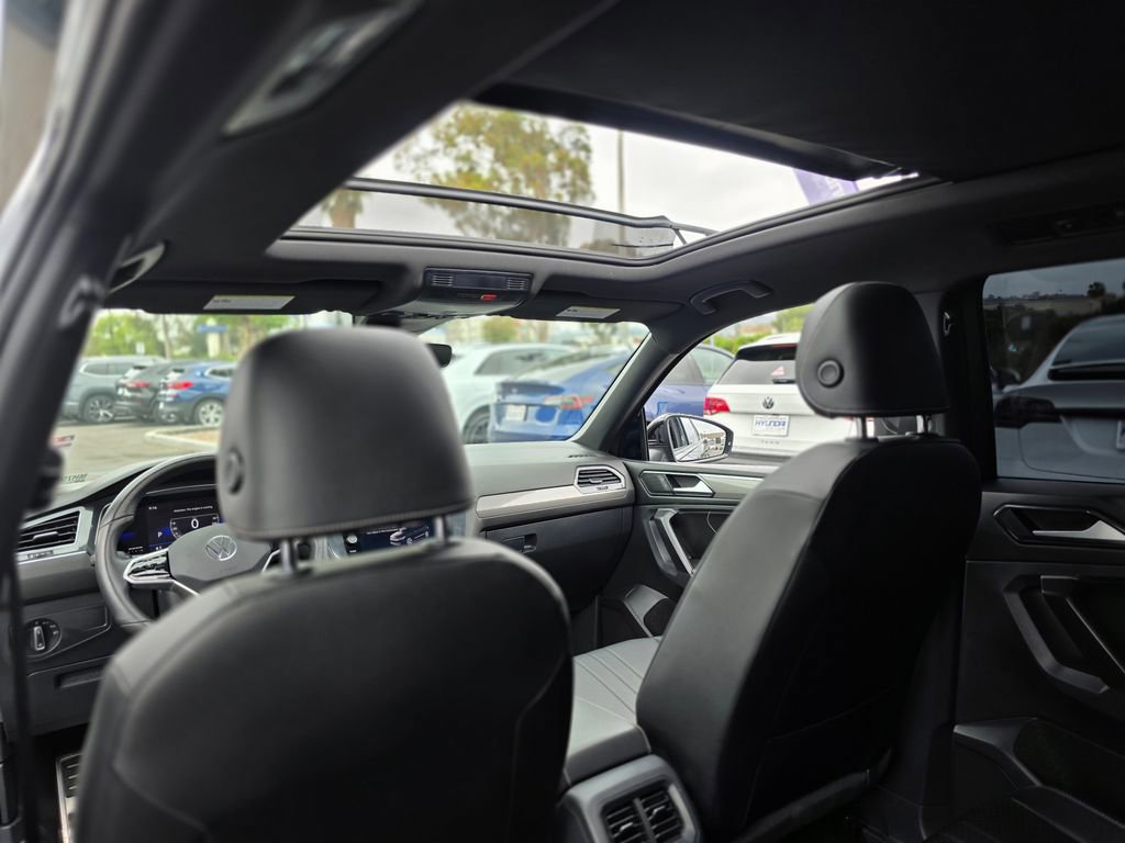 Used 2023 Volkswagen Tiguan SE R-Line image 17