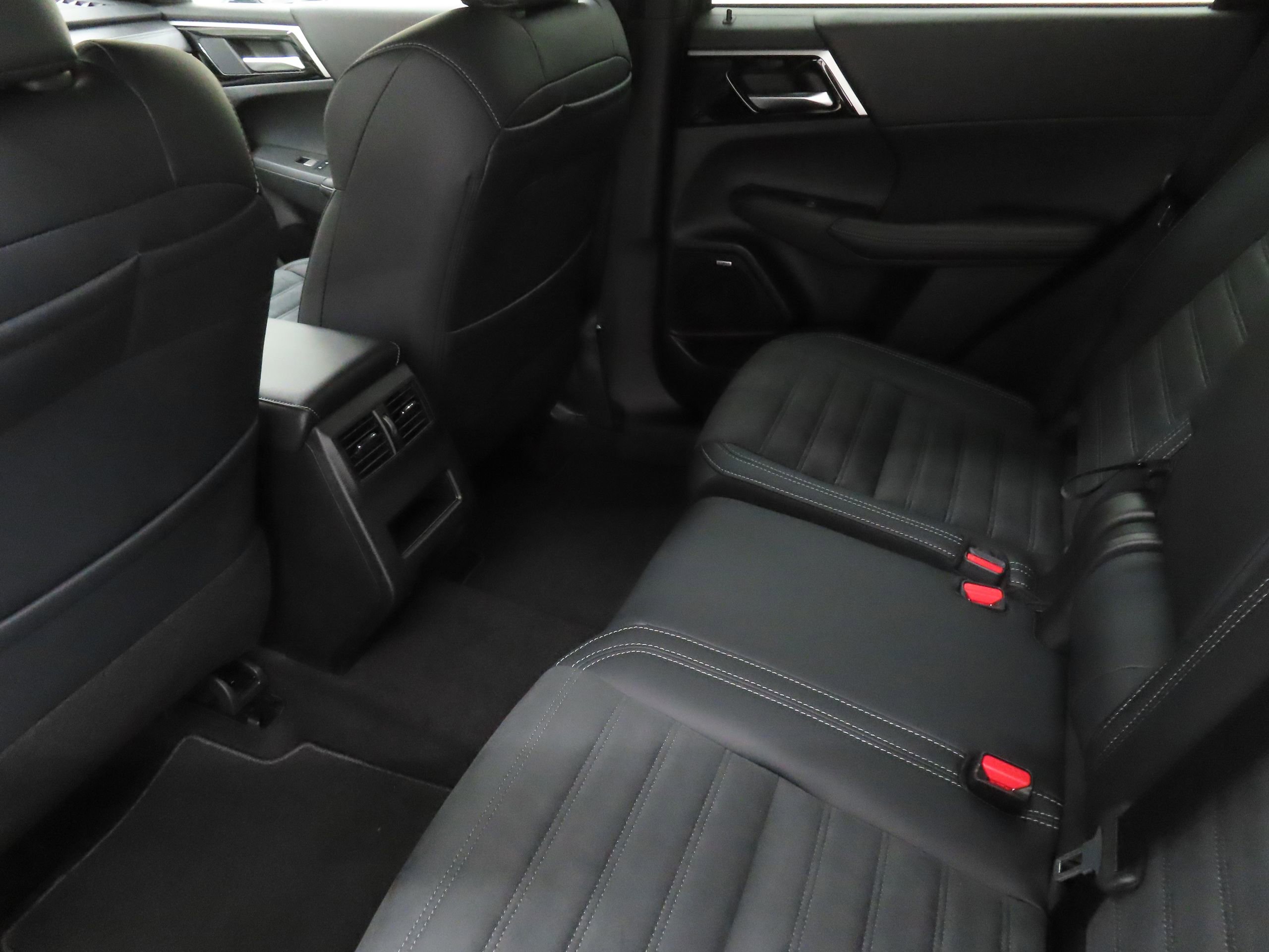 New 2026 Mitsubishi Outlander LE image 21