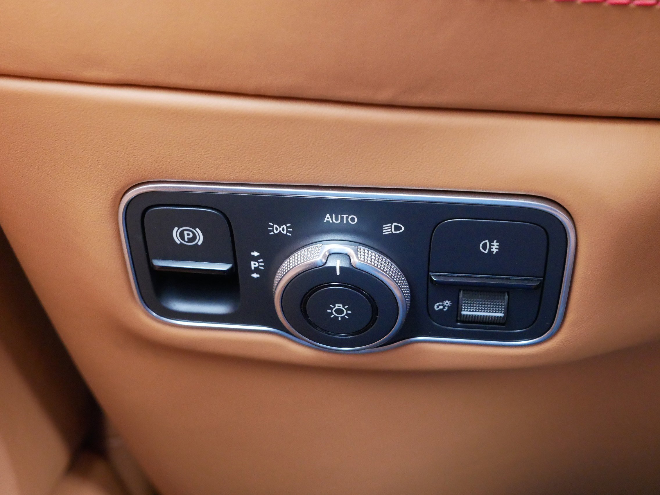 Used 2022 Aston Martin DBX image 26