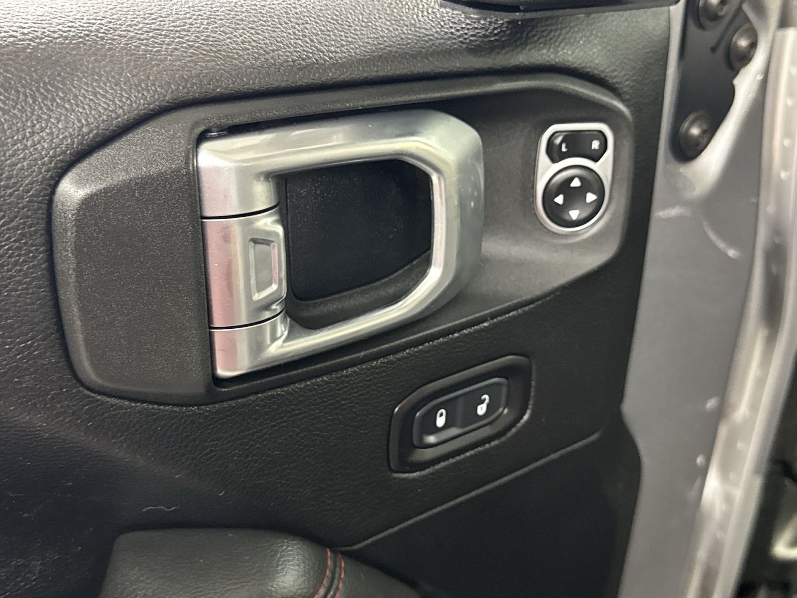 Used 2020 Jeep Gladiator Rubicon AWD/4WD image 27