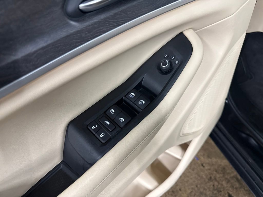 New 2025 Jeep Grand Cherokee Limited w/ Black Appearance Package image 11