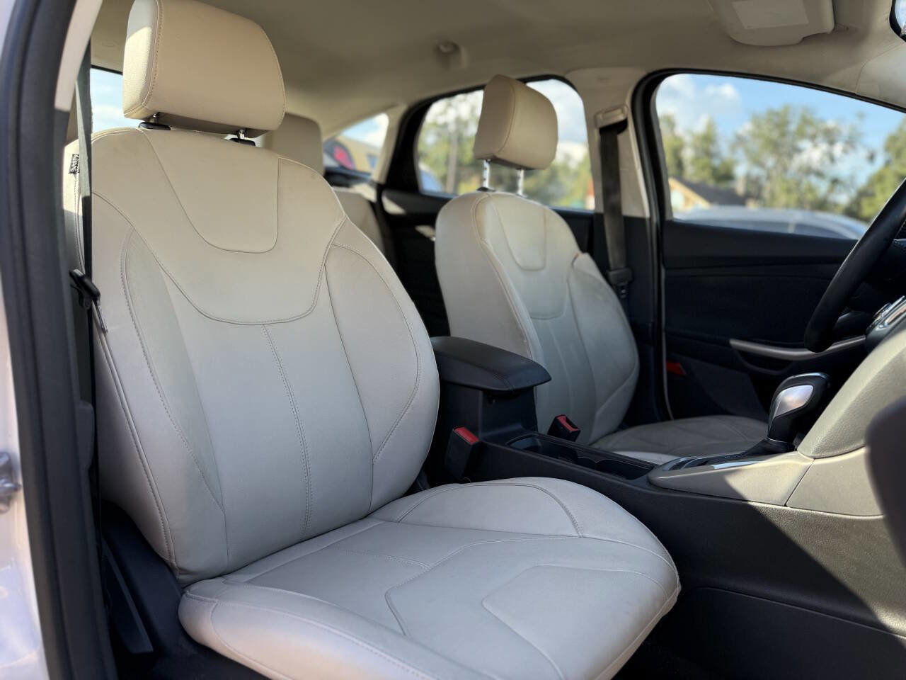 Used 2015 Ford Focus Titanium FWD image 24