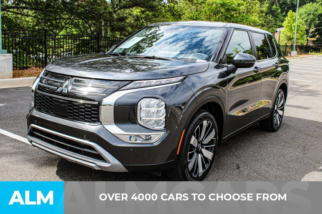 Used 2025 Mitsubishi Outlander SE FWD image 3