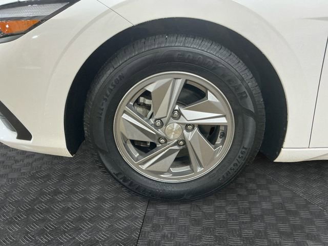 Used 2024 Hyundai Elantra SE image 15