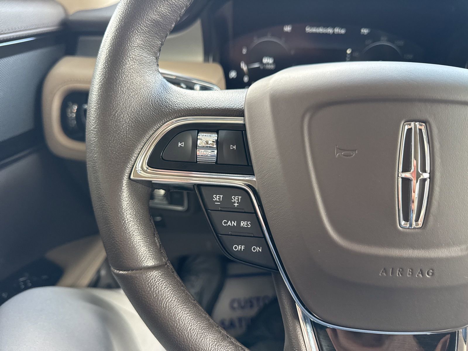 Used 2023 Lincoln Nautilus FWD w/ Premium Package image 25