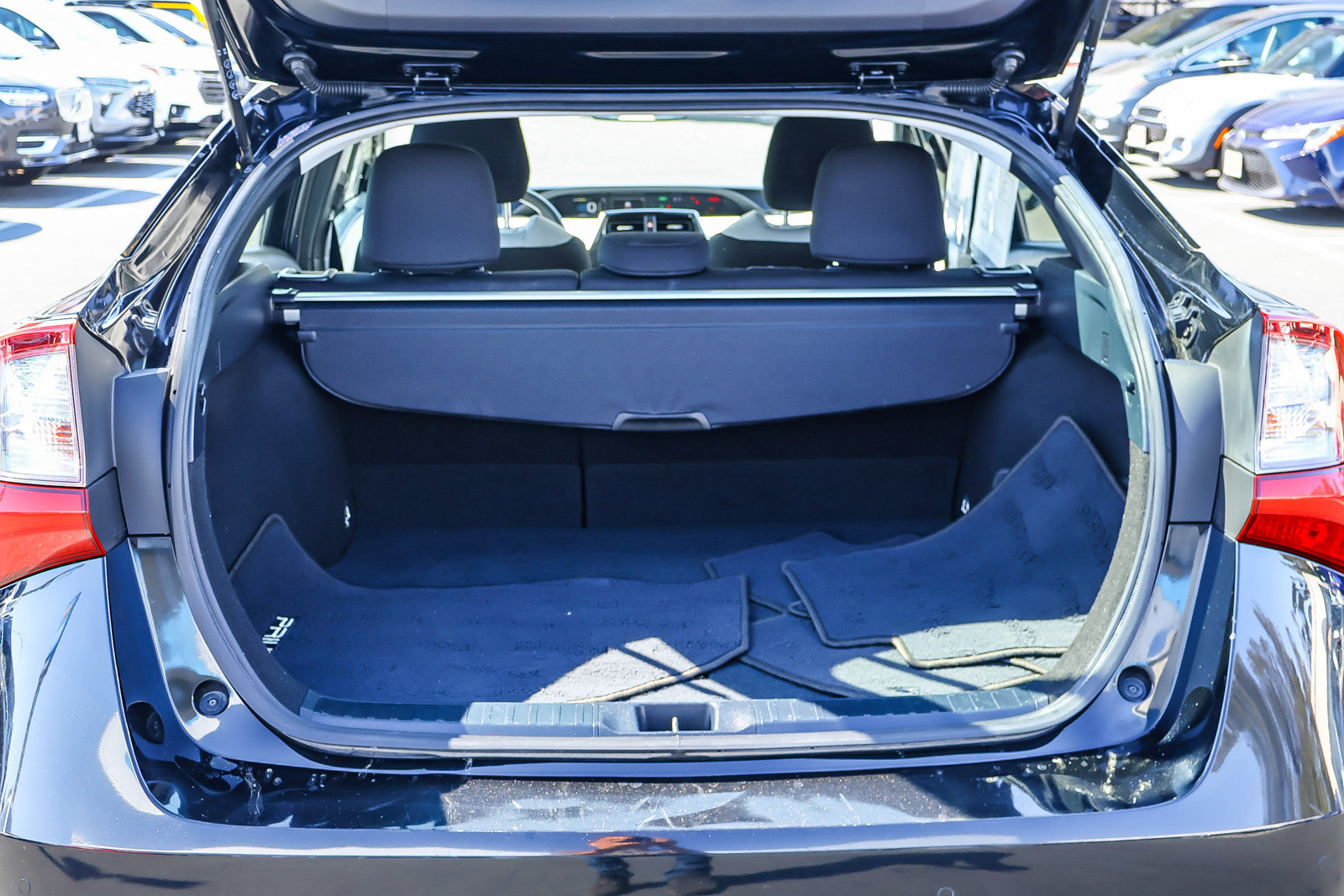 Used 2020 Toyota Prius LE FWD image 14