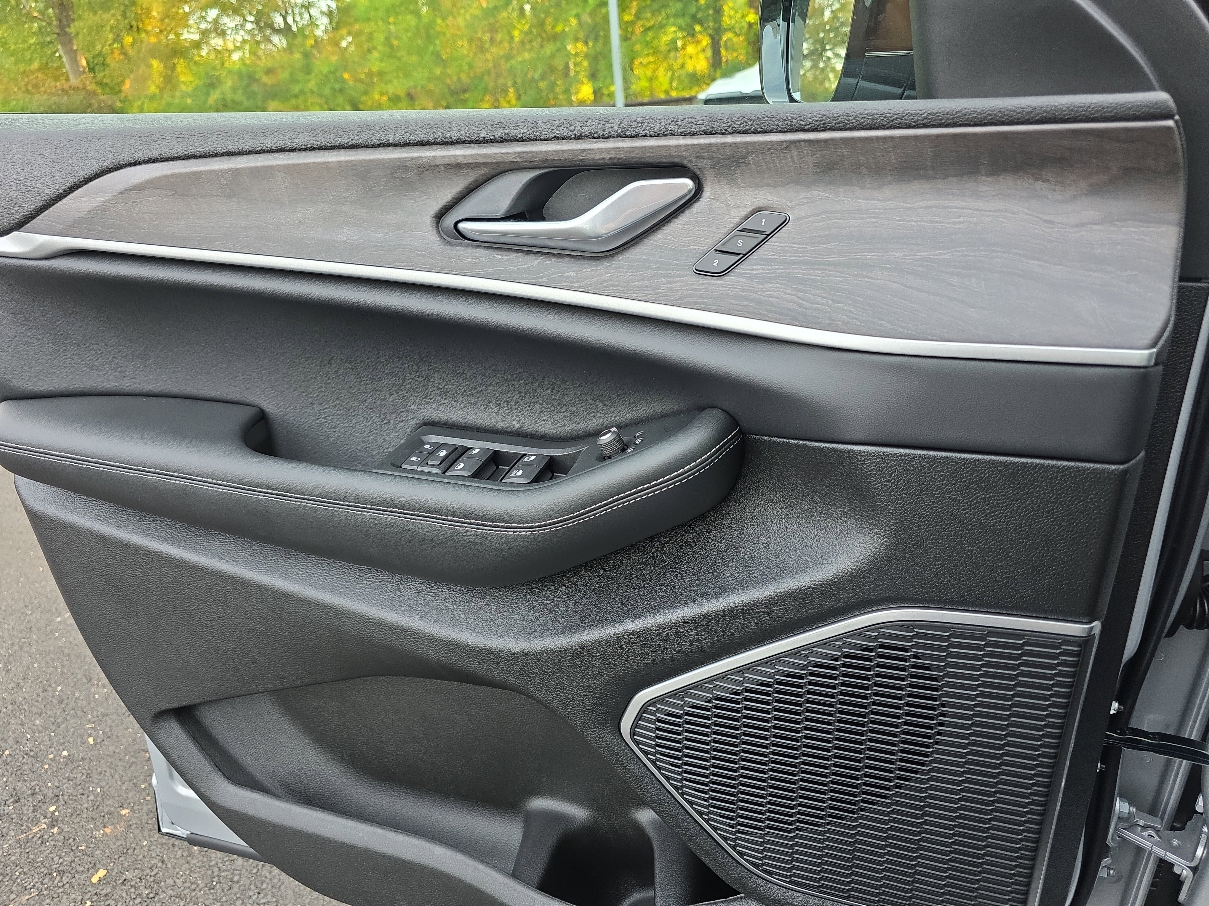 New 2025 Jeep Grand Cherokee Limited w/ Luxury Tech Group II image 13