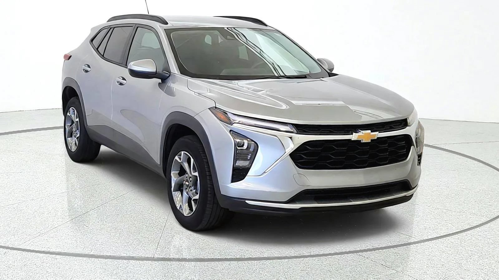 Used 2024 Chevrolet Trax LT FWD image 2