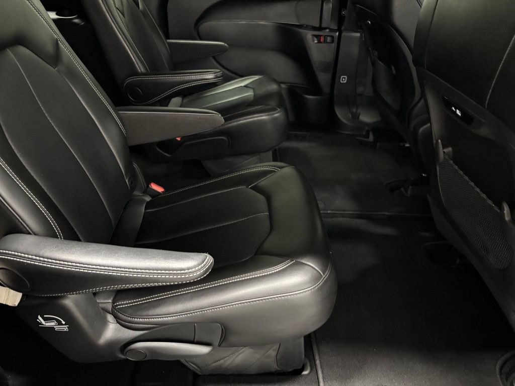 Used 2025 Chrysler Pacifica Select FWD image 49