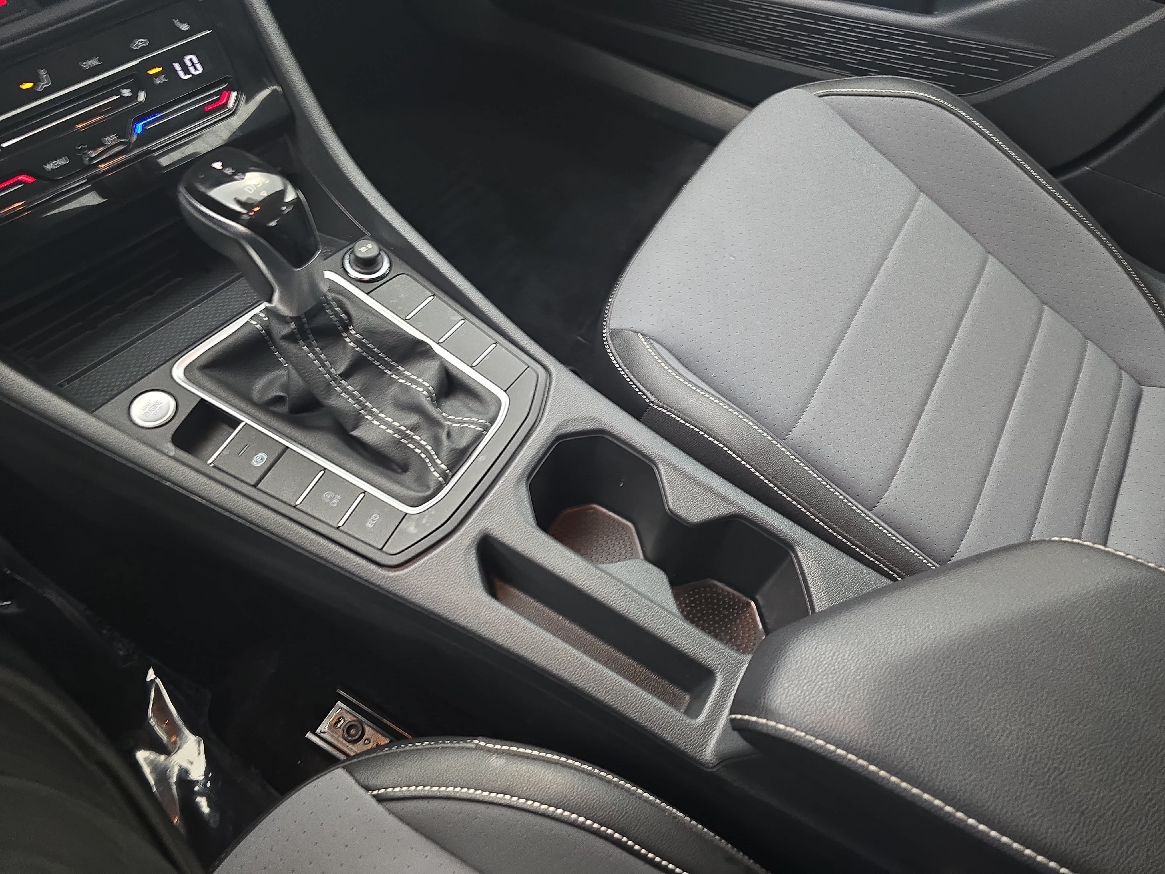 Certified 2025 Volkswagen Jetta SE FWD image 25