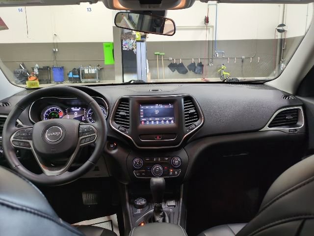 Used 2019 Jeep Cherokee Latitude Plus w/ Cold Weather Group image 5